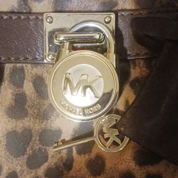 MK Purse - Picture 2 of 5